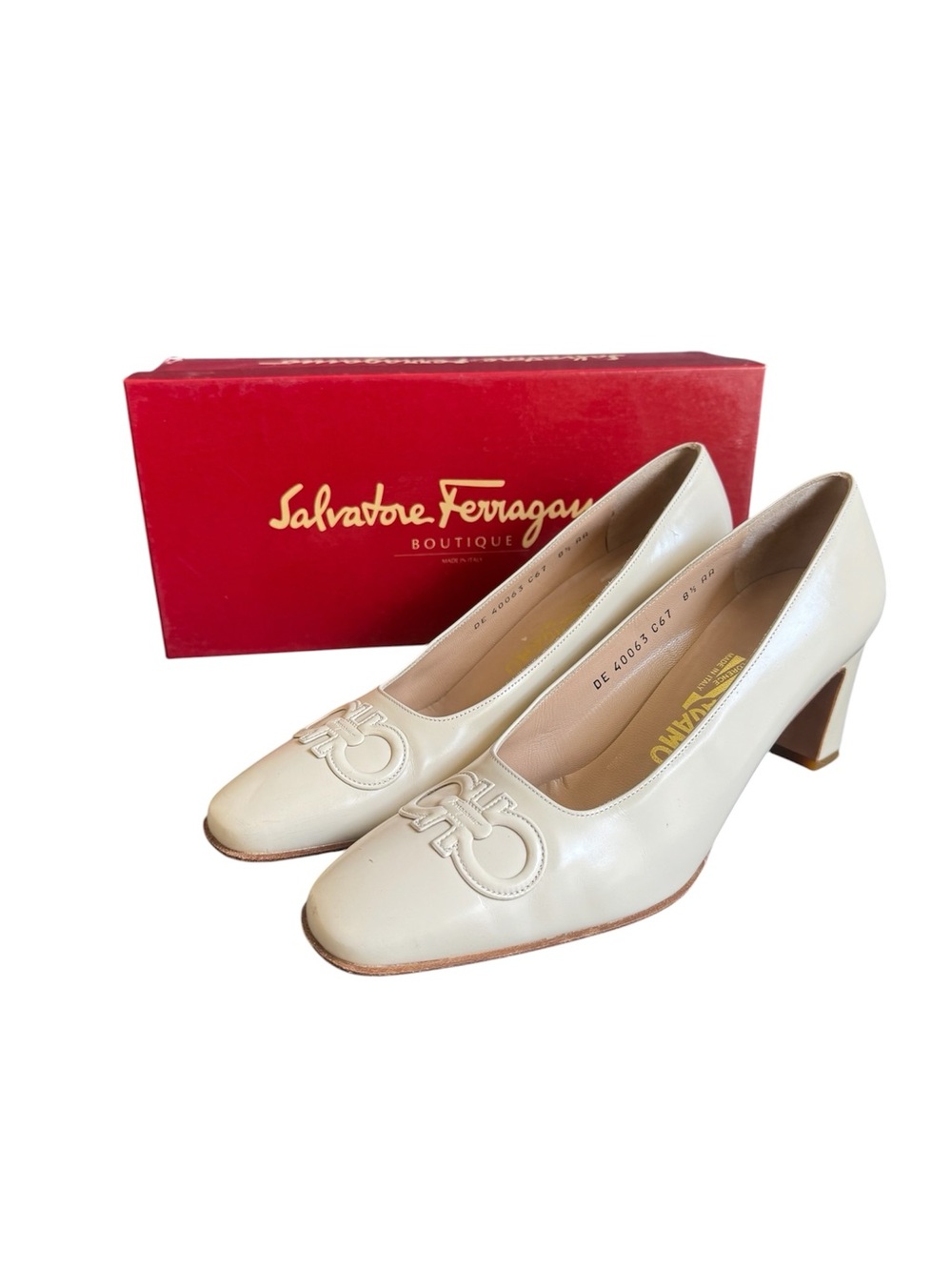 Salvatore Ferragamo Cream Pumps Leather Logo Shoes Old Money Womens 8.5 AA